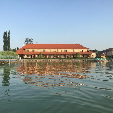 Harsas Apartmanhaz Balatonboglar